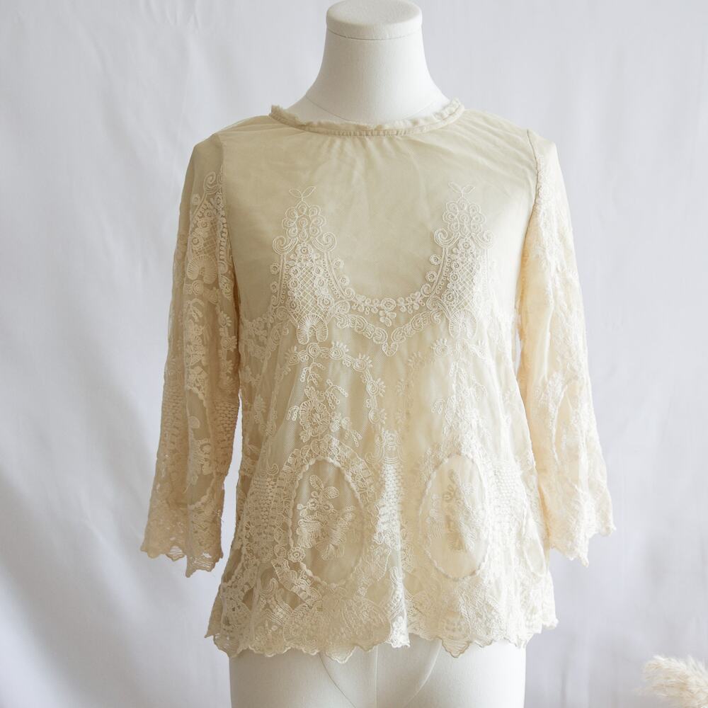 Tiens Ecoute Japanese embroidery Lace top size XS